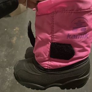 Toddlers snow boots only worn once